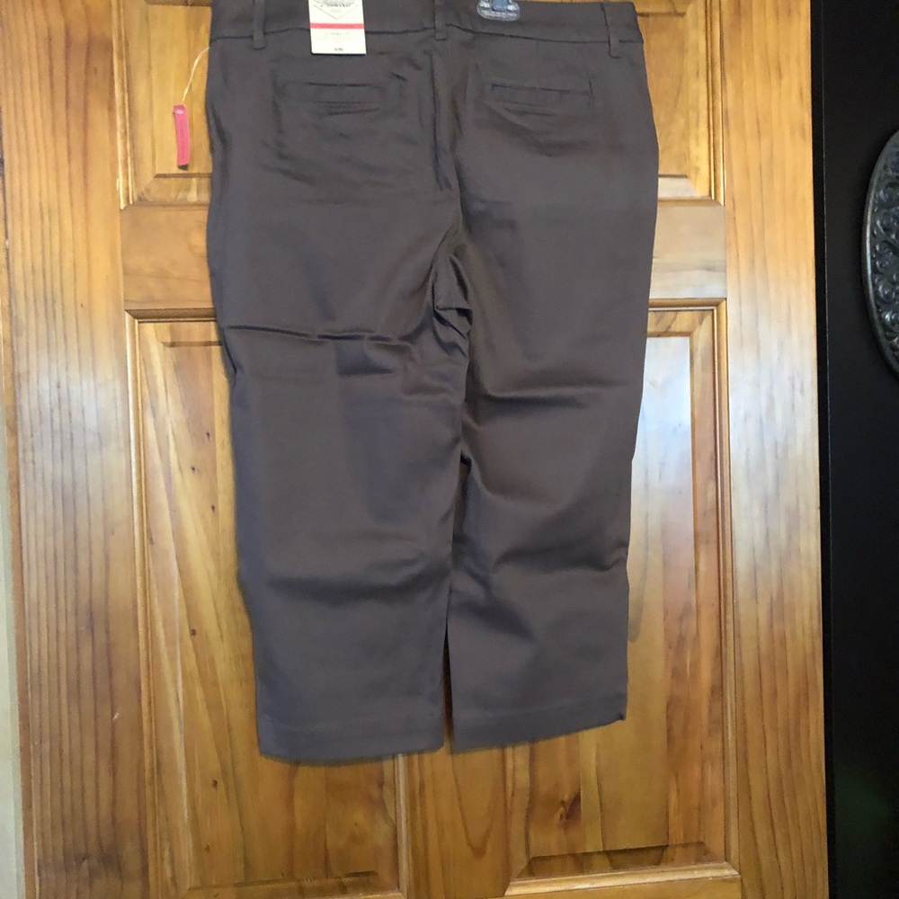 Women’s brown cropped pants